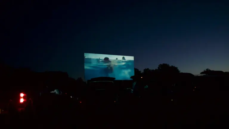 Brīvdabas kino un parku koncerti Rīgā 18. augustā