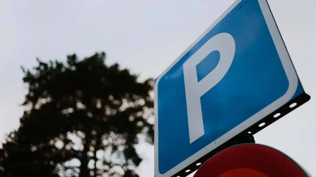 Cēsu autovadītājiem dienas vidū būs jāmeklē cita stāvvieta