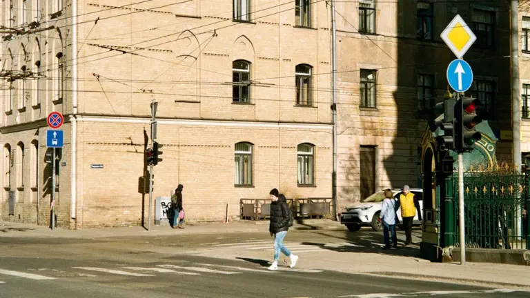 Gatavošanās 1. septembrim Rīgā: satiksme, drošība un izmaiņas