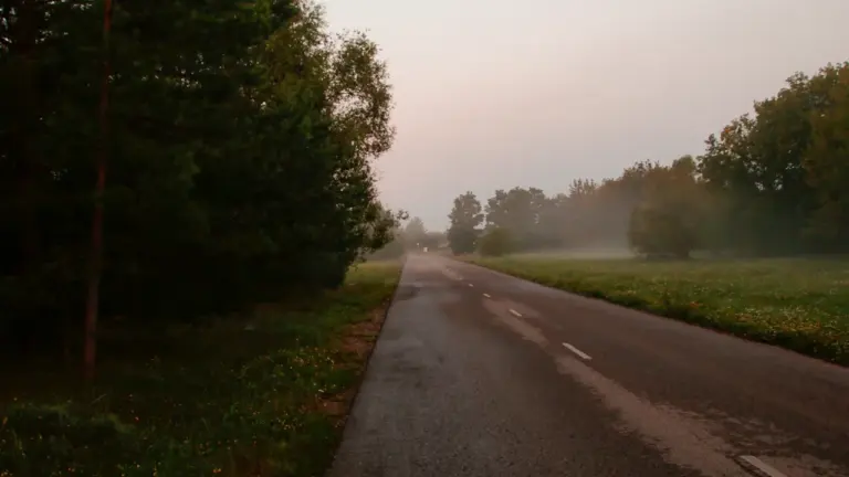 Latvijā 14. augustā: brīdinājumus pārbaudi pirms ceļa