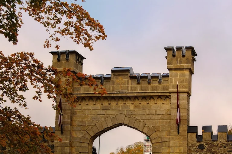 Latvijas valstiskuma ceļš: no 1918. gada līdz šodienas uzticībai