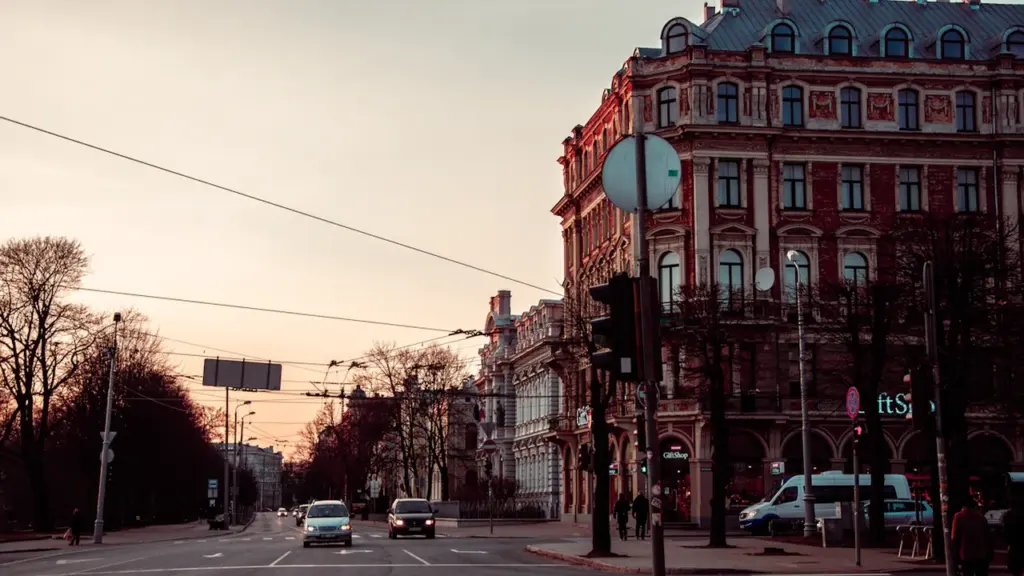 Rīgas ielu remontdarbi 11. augustā: kur gaidīt kavēšanos
