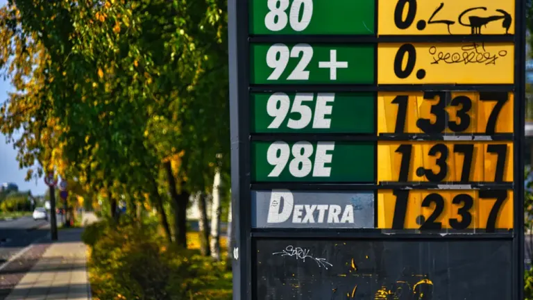 Degvielas cena Latvijā: ko rāda nedēļas dati un ko maksāsiet pie sūkņa