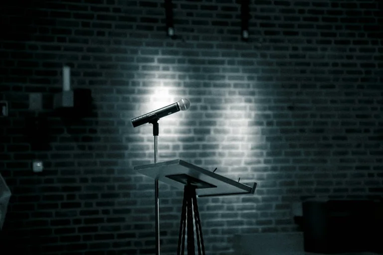 „Smaids” Ķegumā: stand-up vakars par 5 eiro 11. septembrī: kas jāzina iedzīvotājiem
